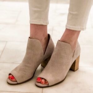 Cole Haan Shiloh Perforated Leather Open Toe
Shoe Boot Blush Size 9